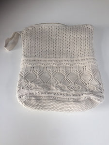 VAREPRØVE - STRIKKET STOR POUCH -BEIGE  - 30X26X8CM
