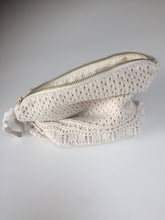 VAREPRØVE - STRIKKET STOR POUCH -BEIGE  - 30X26X8CM