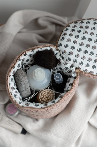 KNITTED TOILET BAG - TOTE - 30X22X11 CM