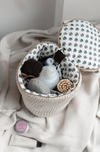 FÅ STYK - STRIKKET TOILETTASKE  RUND - 15X17CM - BEIGE MELANGE