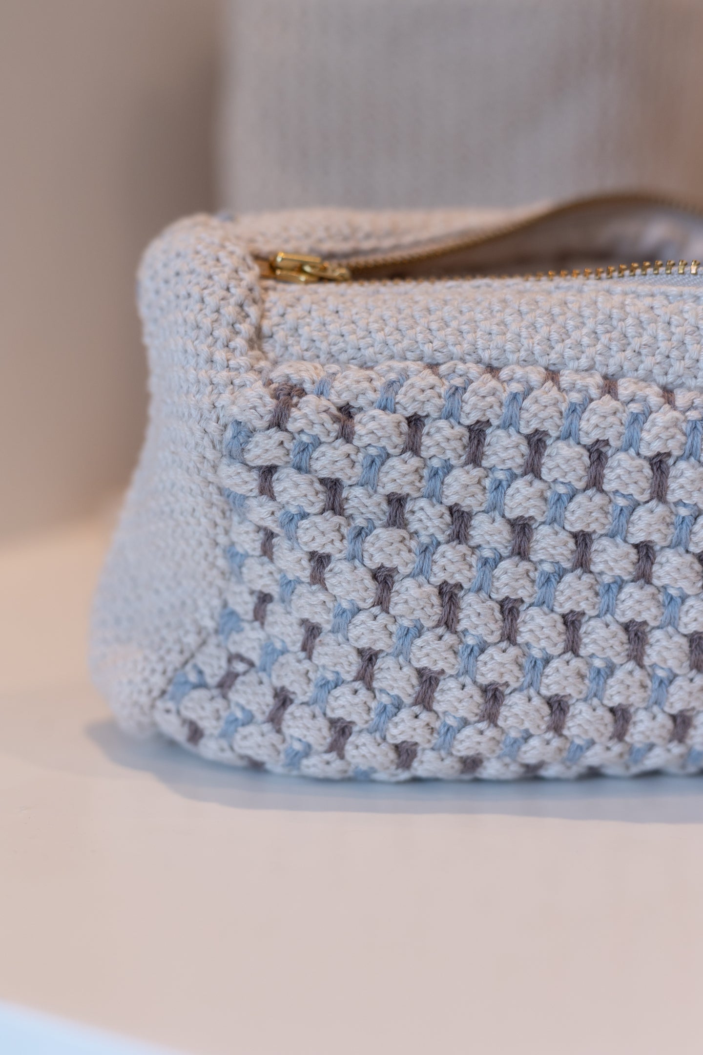 NEW IN - KNITTED PURSE - MULTICOLOR - 13X9 CM (BEIGE/BRAUN/BLUE)