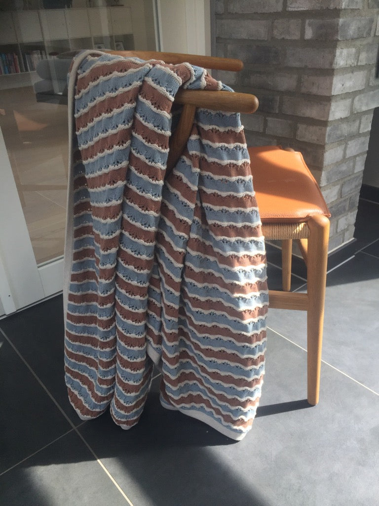 VAREPRØVE - STRIKKET PLAID 140X160CM - BEIGE/BLUE/BROWN