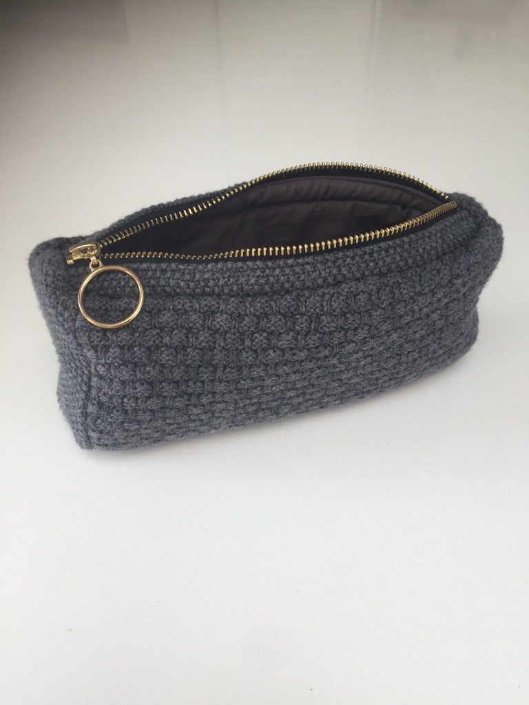 LIMITED EDITION - KNIT CLUTCH - CROSS-BODY CHAIN ​​- 22x11x5CM - EARTH BROWNN