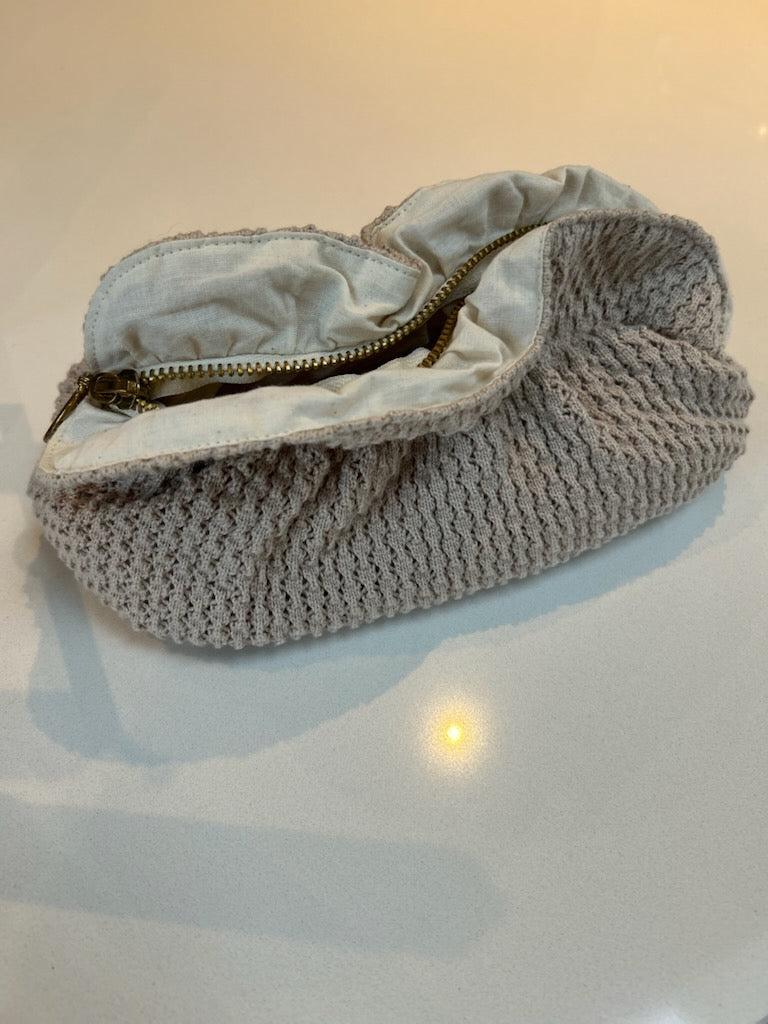 STRIKKET CLUTCH - 22X11X5CM - BEIGE MELANGE