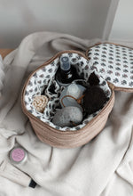 RETURVARE - STRIKKET TOILETTASKE  RUND - 15X17CM - KHAKI