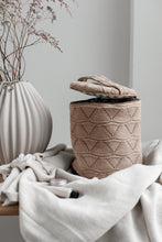 RETURVARE - STRIKKET TOILETTASKE  RUND - 15X17CM - KHAKI