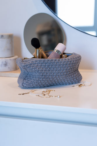NEW IN - KNITTED CLUTCH - MULTICOLOR - 22X11X5 CM (BEIGE/BRAUN/BLUE)