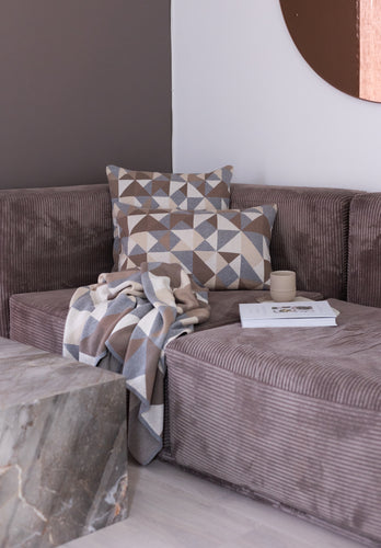 NYHED - LIMITED EDITION - STRIKKET PUDE 60X40CM - TRIANGLE - MULTIFARVET