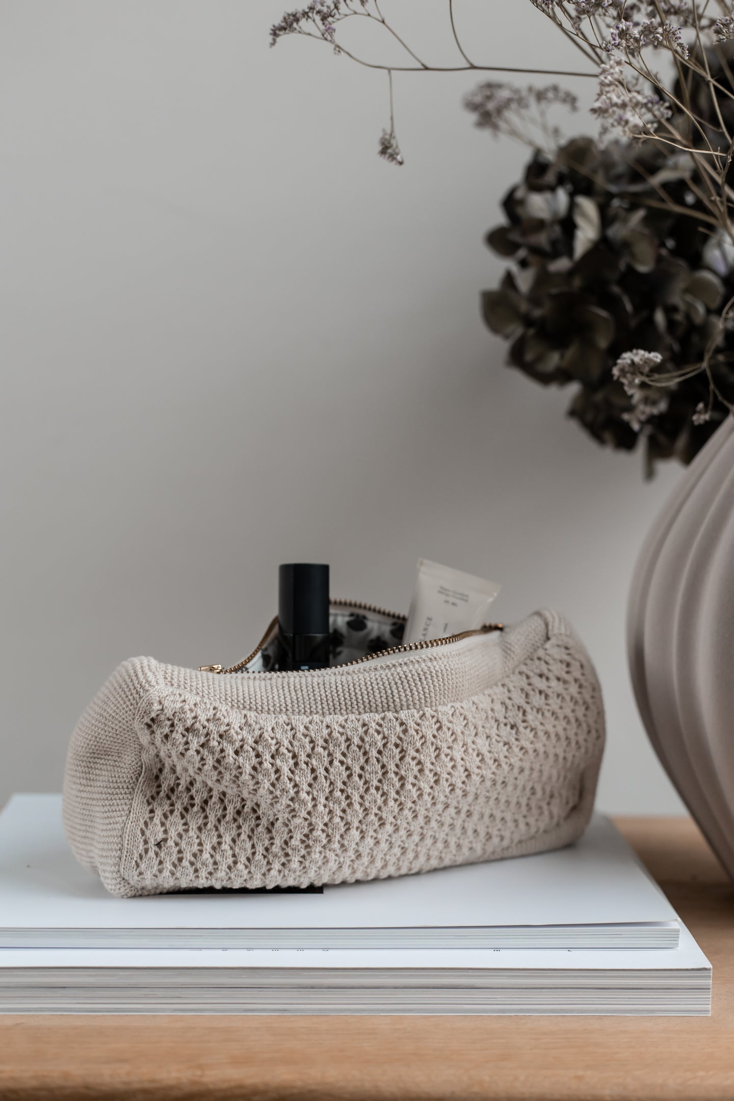 KNITTED CLUTCH - TOTE - IRON/ROSE - 22X11X5 CM