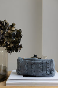 UDGÅET FARVE  - STRIKKET CLUTCH - BLUE - 22X11X5 CM