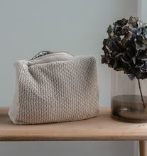 SALE SAMPLE/UNPACKED - KNITTED TOILET BAG - BEIGE - 15x17CM