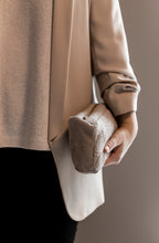 KNITTED CLUTCH - TOTE - IRON/ROSE - 22X11X5 CM