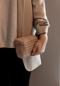 PRODUCTION SAMPLE - KNIT CLUTCH - TOTE - IRON/ROSE - 22X11X5 CM