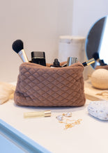REJSE/STRANDSÆT - QUILTET MAXI TASKE + TOILETASKE + KOSMETIKPUNG - BROWN SUGAR
