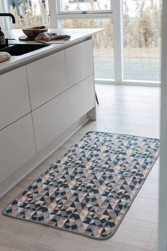 KNITTED MAT 150X80CM - TRIANGLE