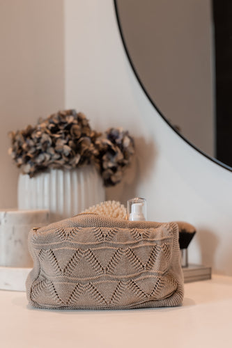 FÅ STYK - CLUTCH MED SATINFOER - KHAKI - 19X11X5 CM