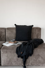 SET - 1X KNITTED PLAID + 1X CUSHION - POMPOM - DARK GRAY
