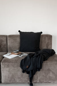 SET - 1X KNITTED PLAID + 1X CUSHION - POMPOM - DARK GRAY
