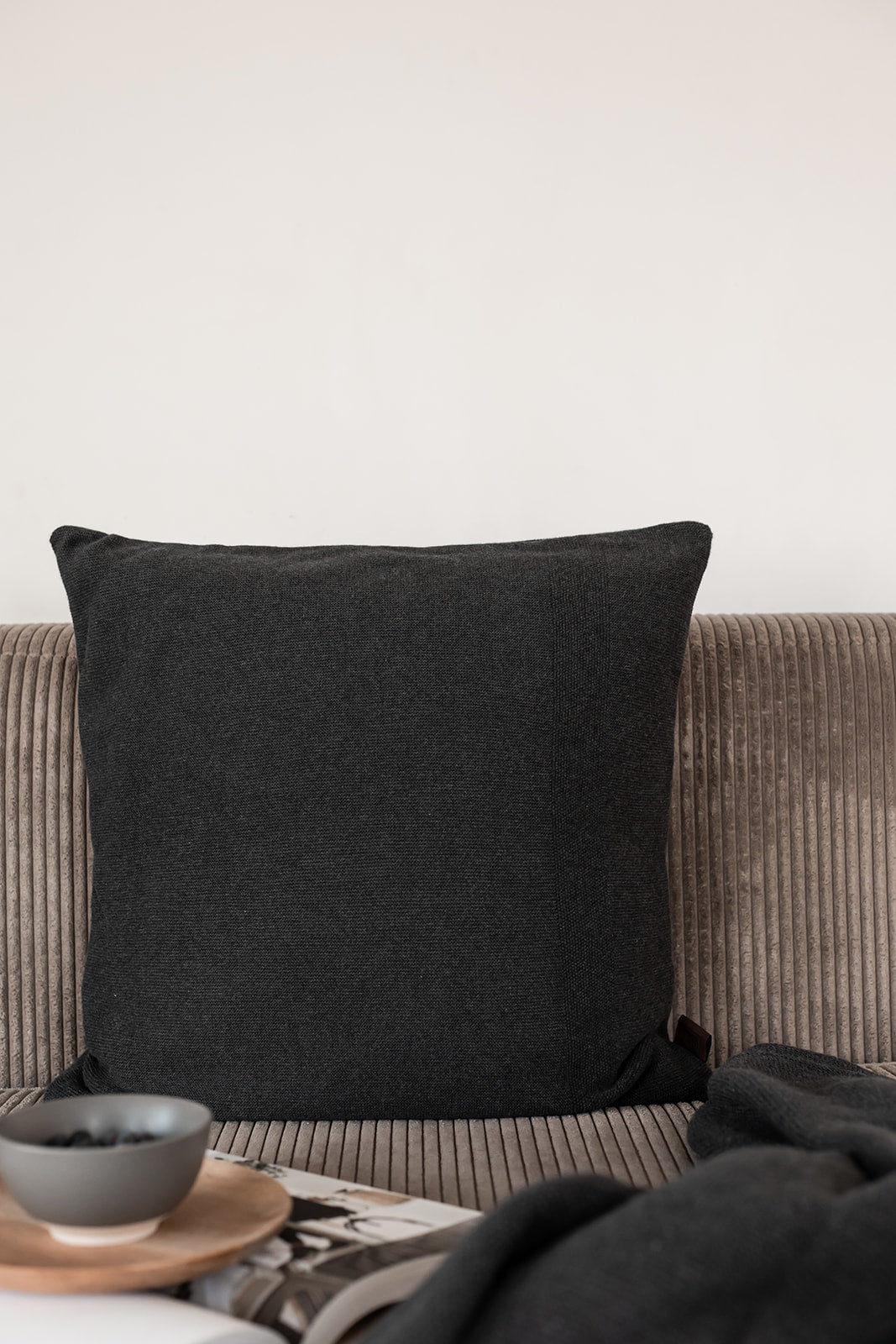 STRIKKET PUDE - DARK GREY MELANGE - 50x50CM