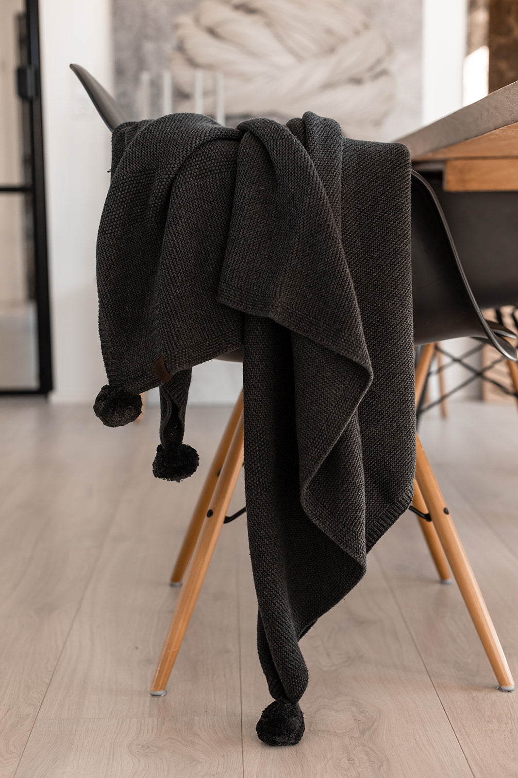 KNITTED PLAID - DARK GRAY MELANGE POM-POM - 140x160CM